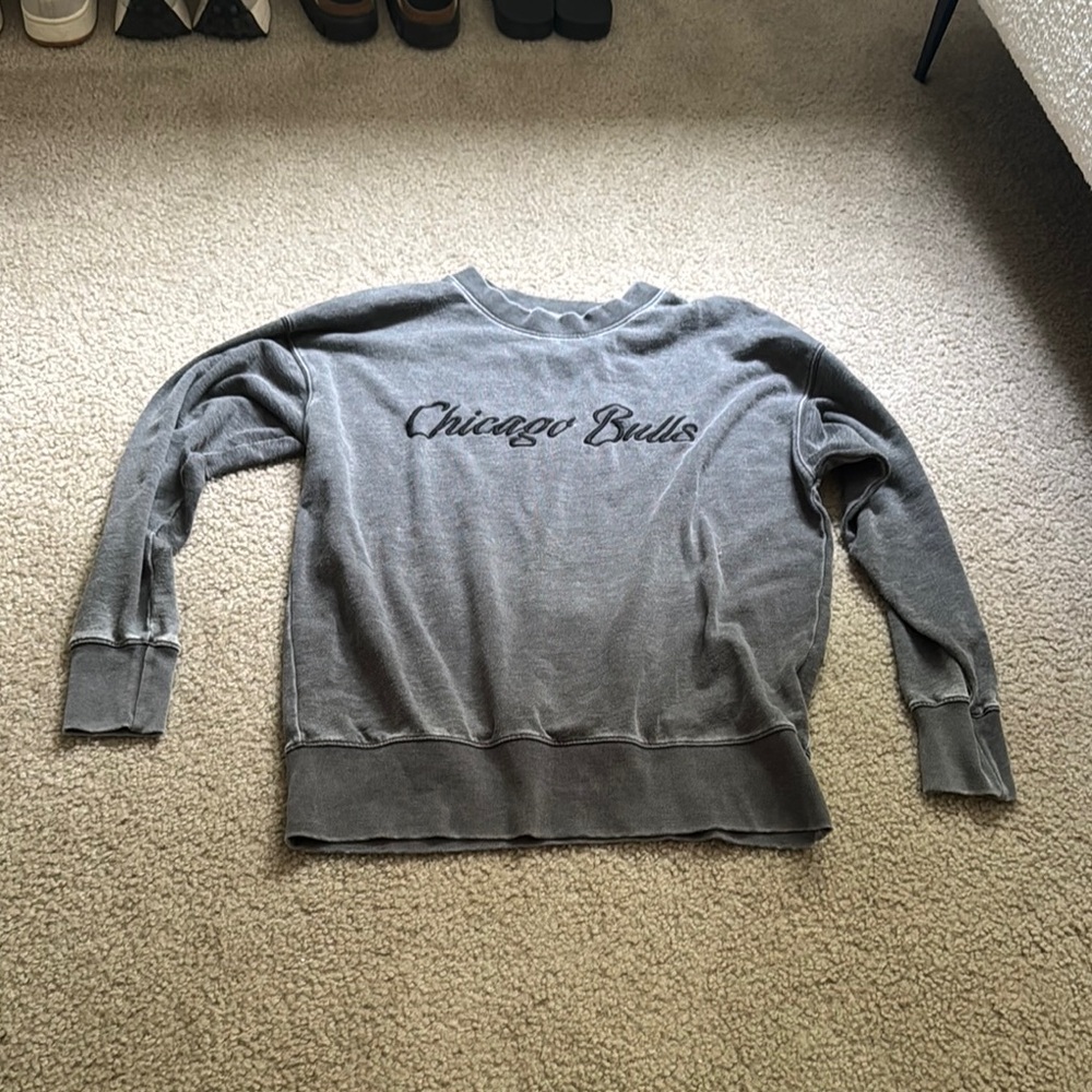 Gray Crew Neck Sweater with Classic Design